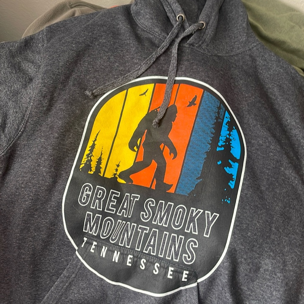 Hoodie with Squatch 🧡